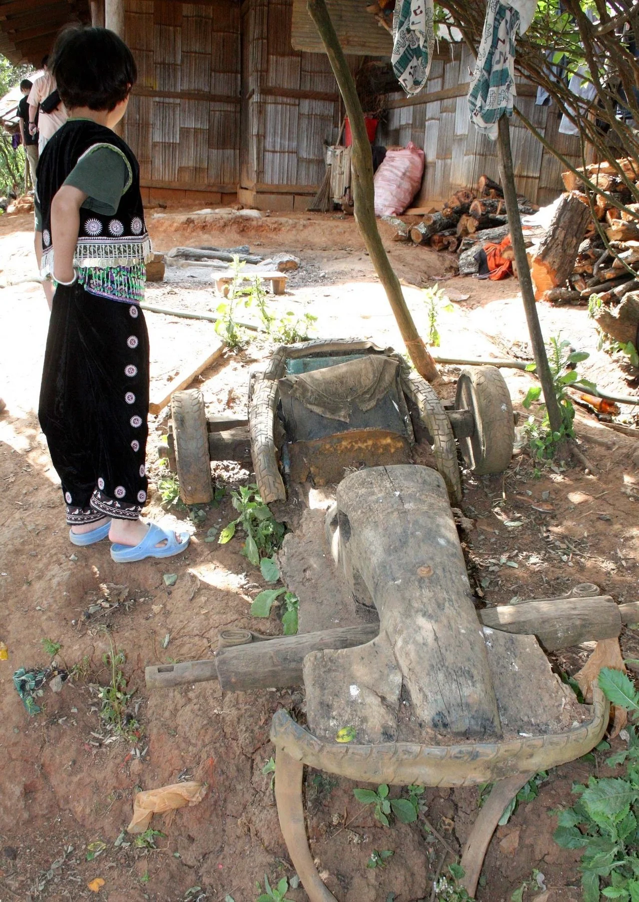 HILLTRIBE+-+HMONG+-HANGIN+AT+YING+MI%27S+-+CHRISTMAS+IN+THAILAND+TRIP+2008+%2820%29.jpg