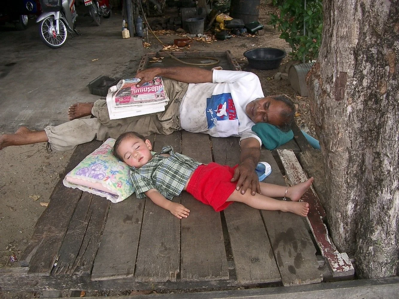 2004+Nakhonsithammarat+with+Family++%2823%29.jpg