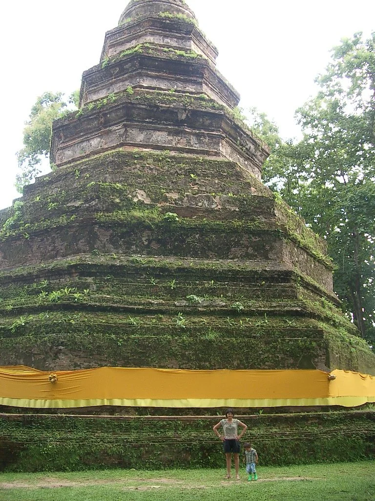 CHIANG RAI - WAT NEAR GOLDEN TRIANGLE - 2004 (5).JPG