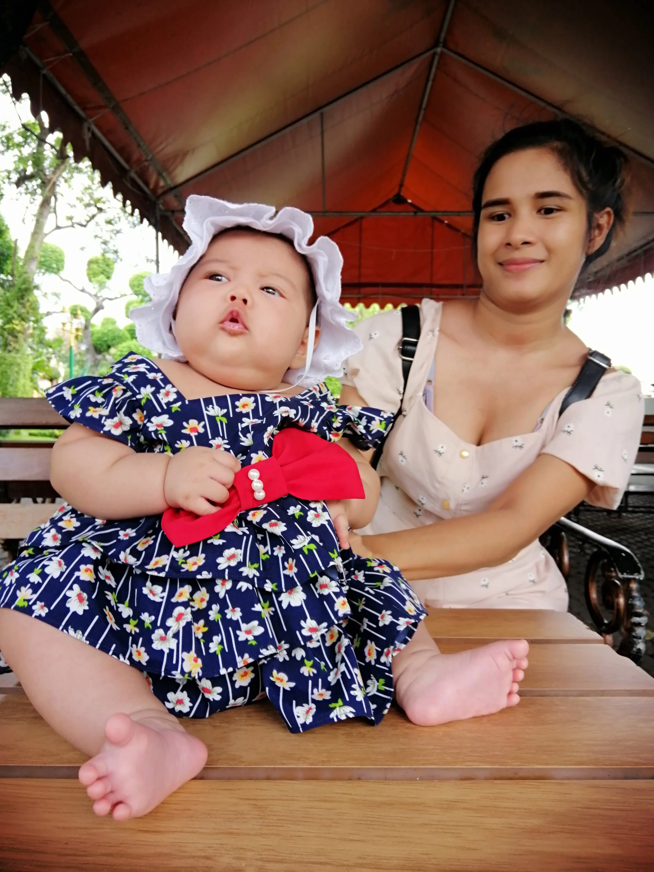 2020 Wat Arun with Liana, Cokie and Gift (39).jpg