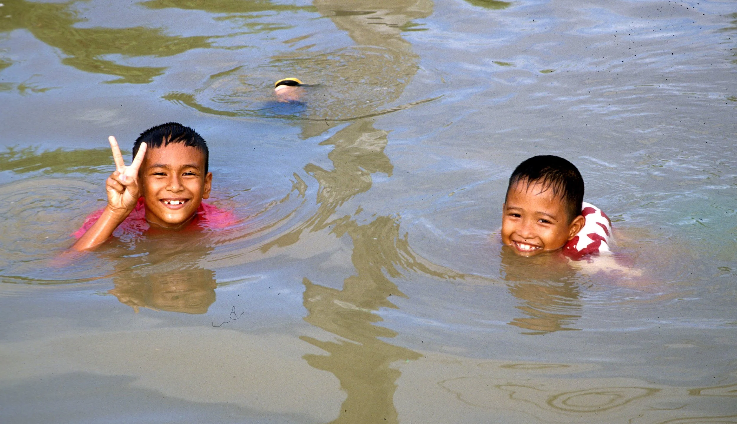2009 Nakhonsithammarat Thailand with Family & Floods (12).jpg
