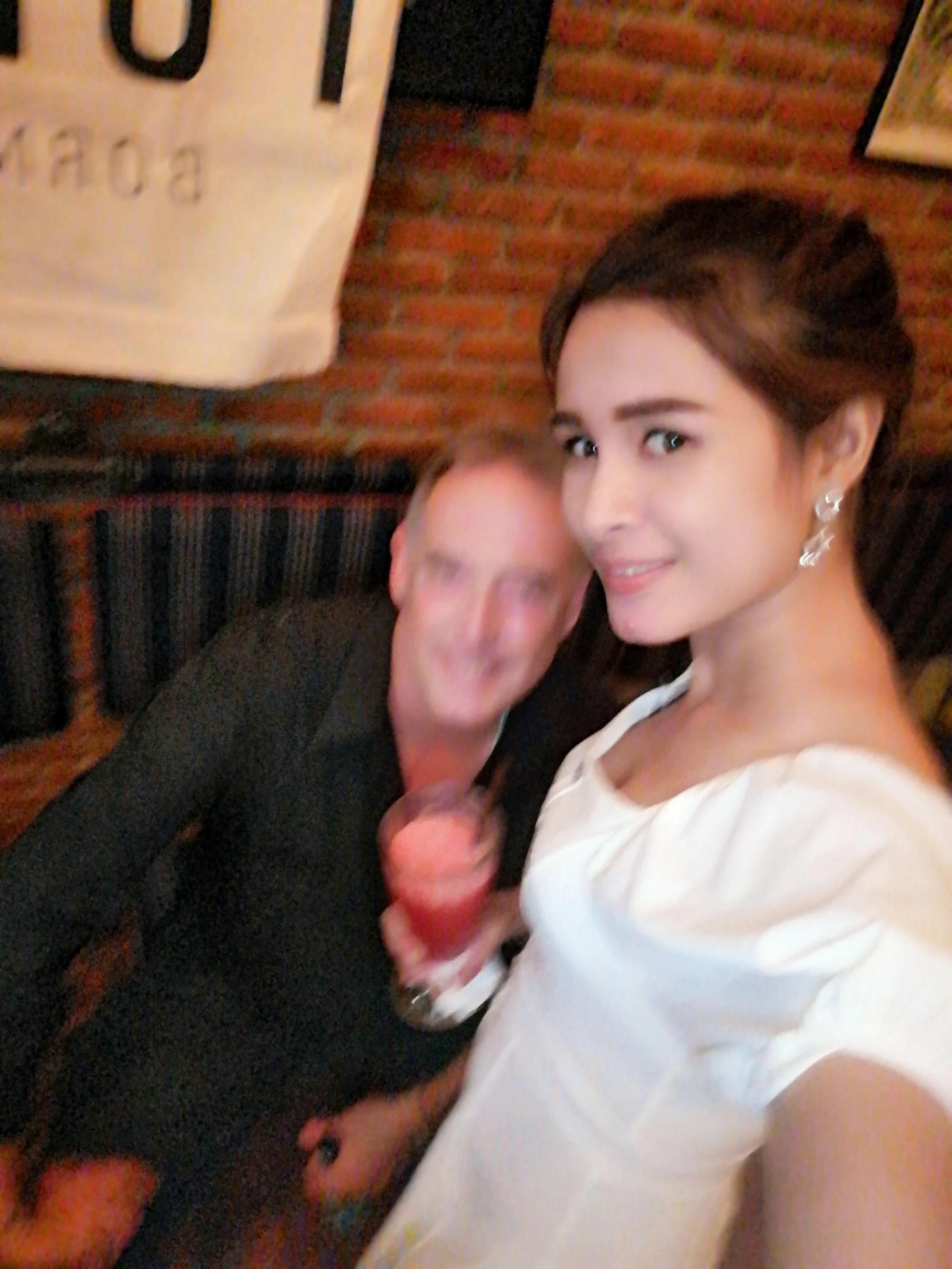 2018 Pics with Gift in Thailand (511).jpg
