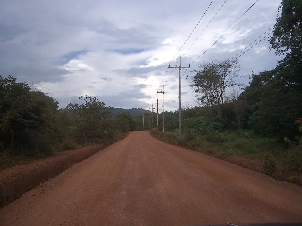 KOH LANTA - SEARCH FOR PROPERTY - 2004 (4).JPG