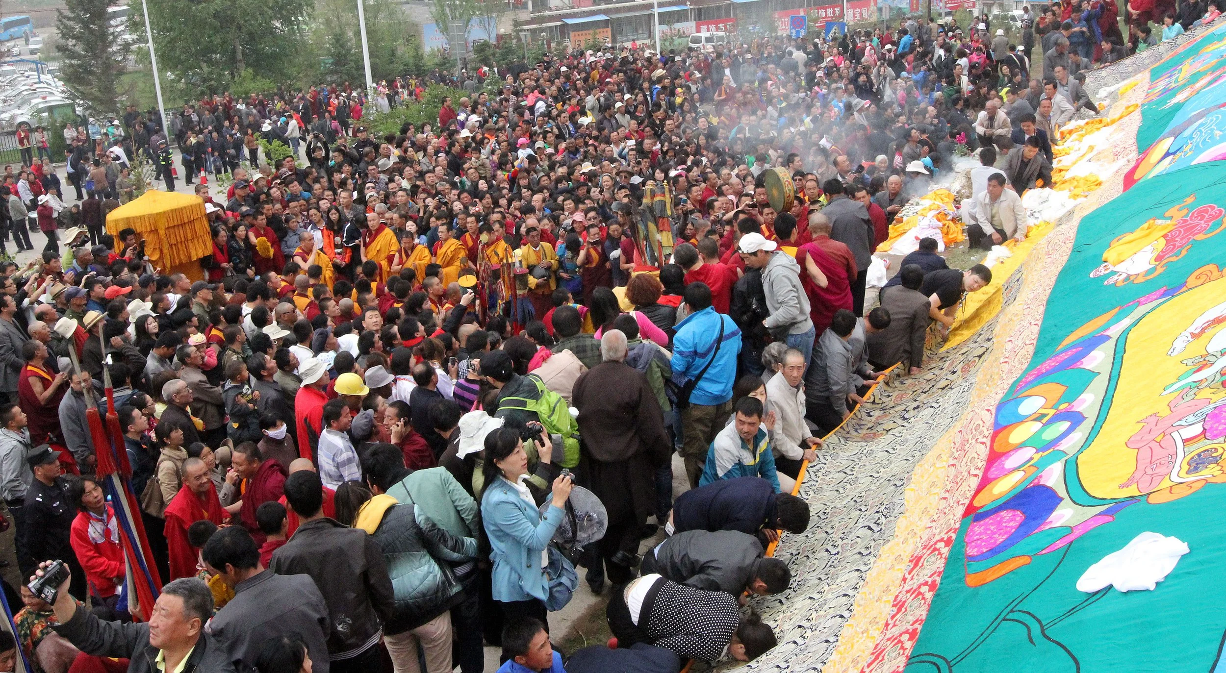 KUMBUM MONASTERY - QINGHAI - SUNNING BUDDHA FESTIVAL 2013 (248).JPG