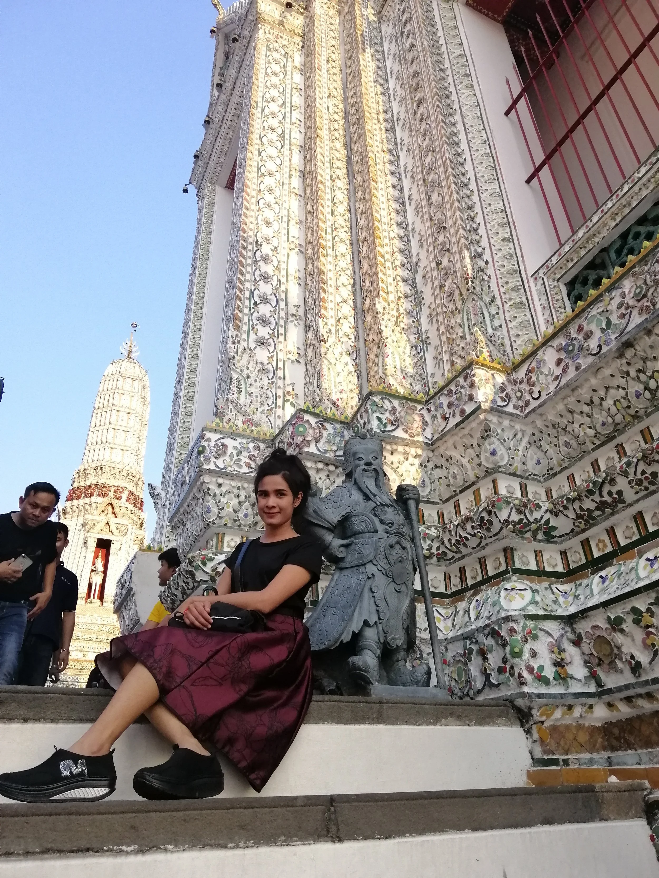 2018 Pics with Gift in Thailand (222).jpg