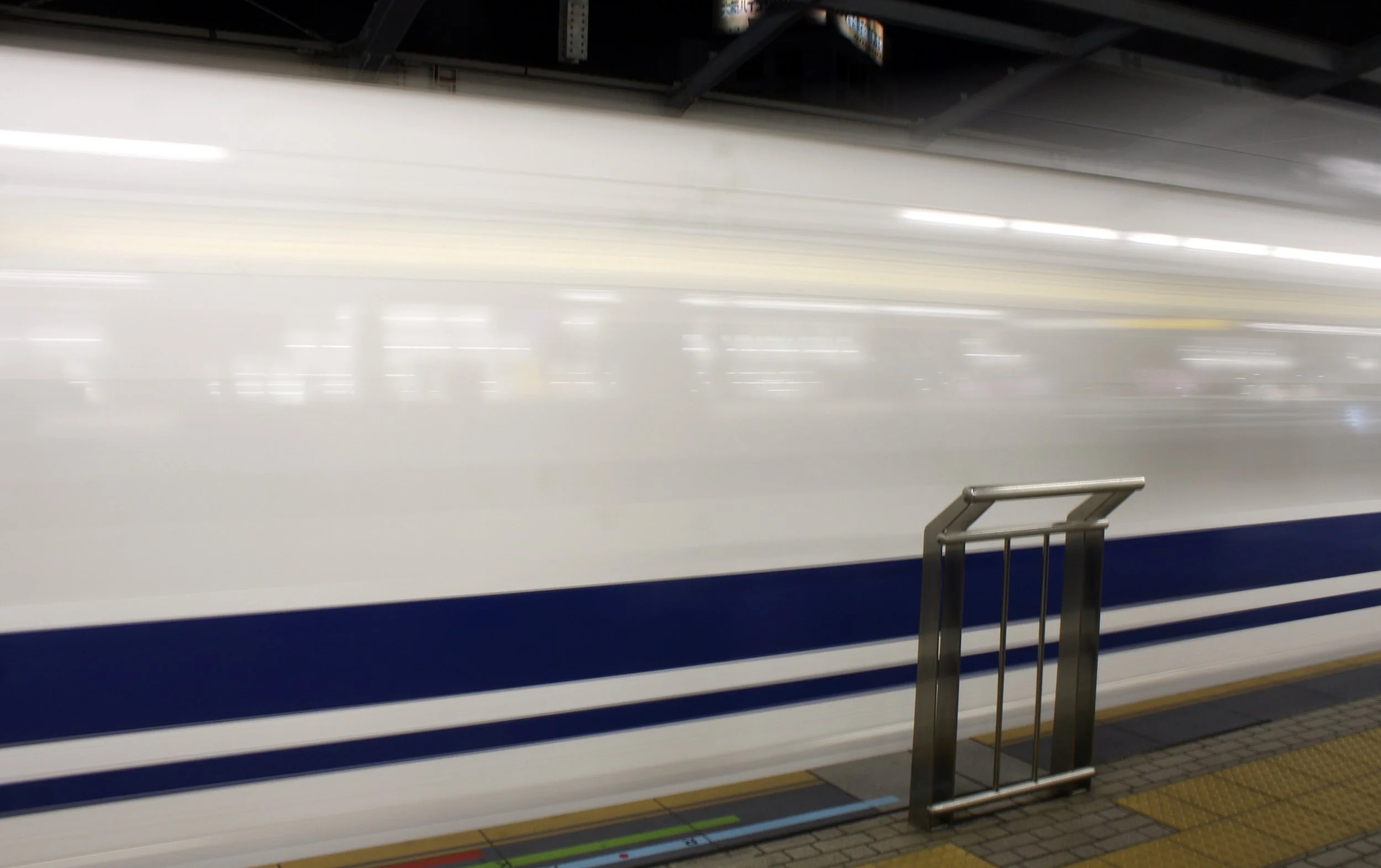 HIROSHIMA - MAY 2009 - SHINKANSEN SCENES (17).JPG