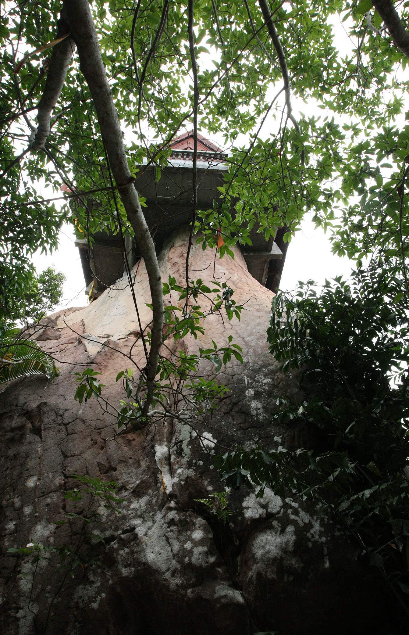 KULEN MOUNTAIN - CAMBODIA - JULY 2010 (15).JPG