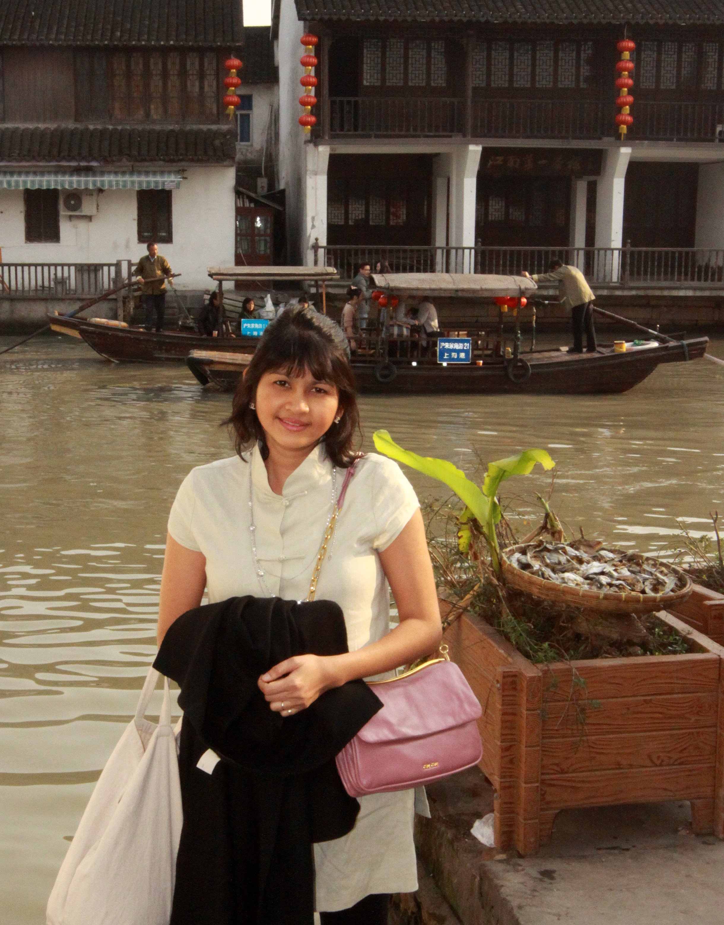 ZHUJIAJIAO WATER TOWN - NOVEMBER 20 2011 (24).JPG