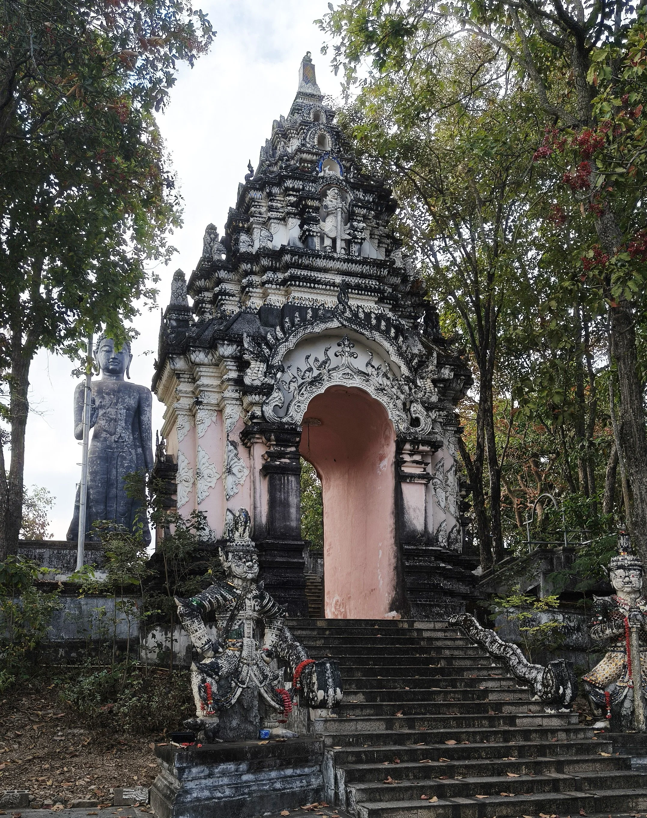 Doi Butsarakham Phayao Province (7).jpg