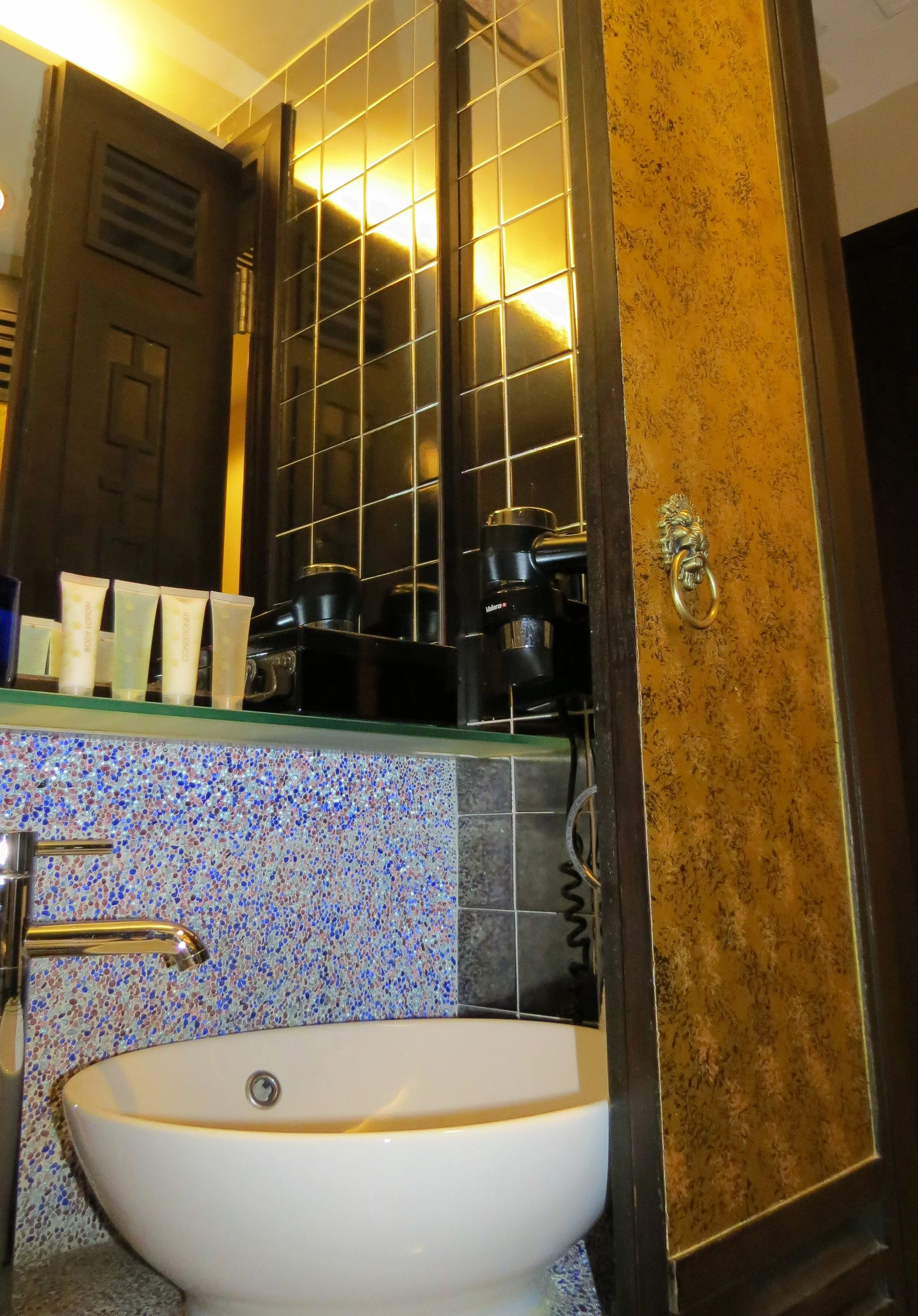 HONG KONG - APRIL 2012 (157).JPG