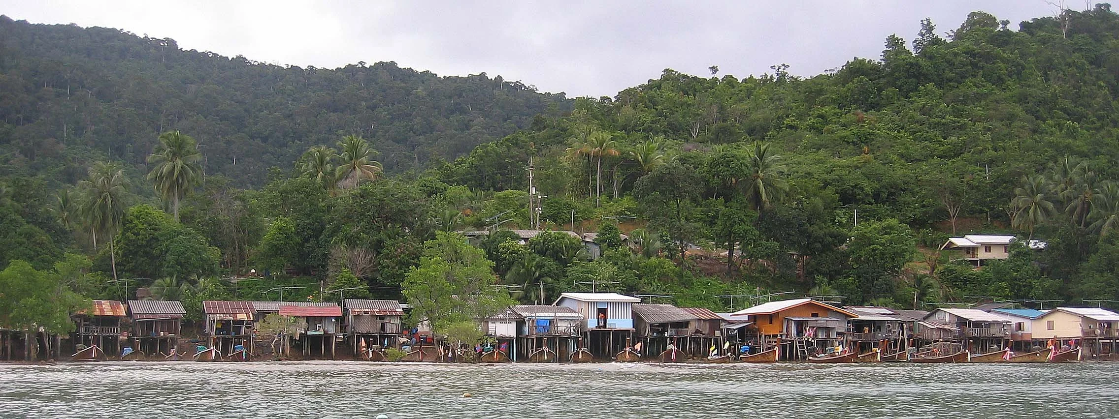 KOH LANTA - SEA GYPSY VILLAGE FROM SEA (2).jpg
