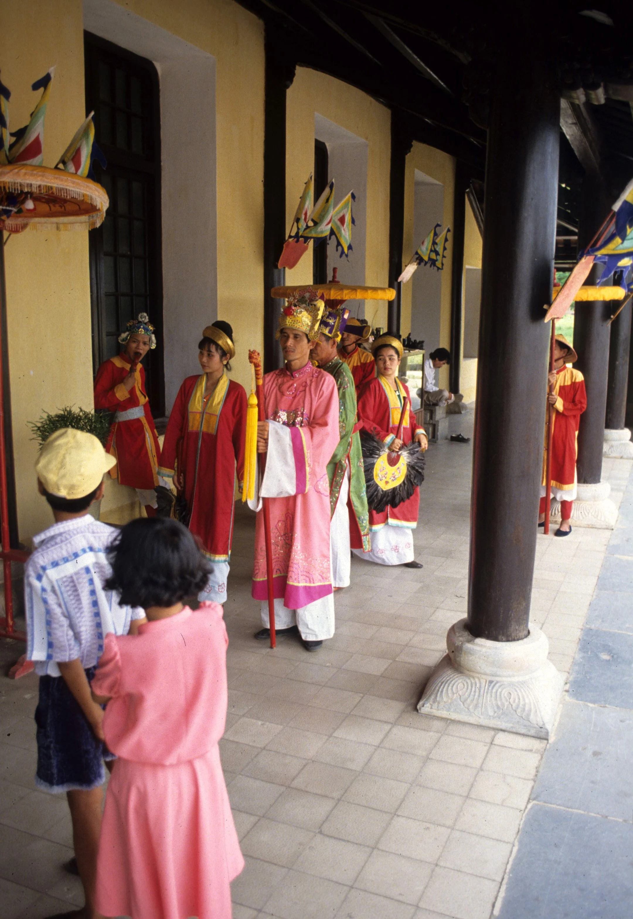 HUE - IMPERIAL PALACE PEOPLE.jpg