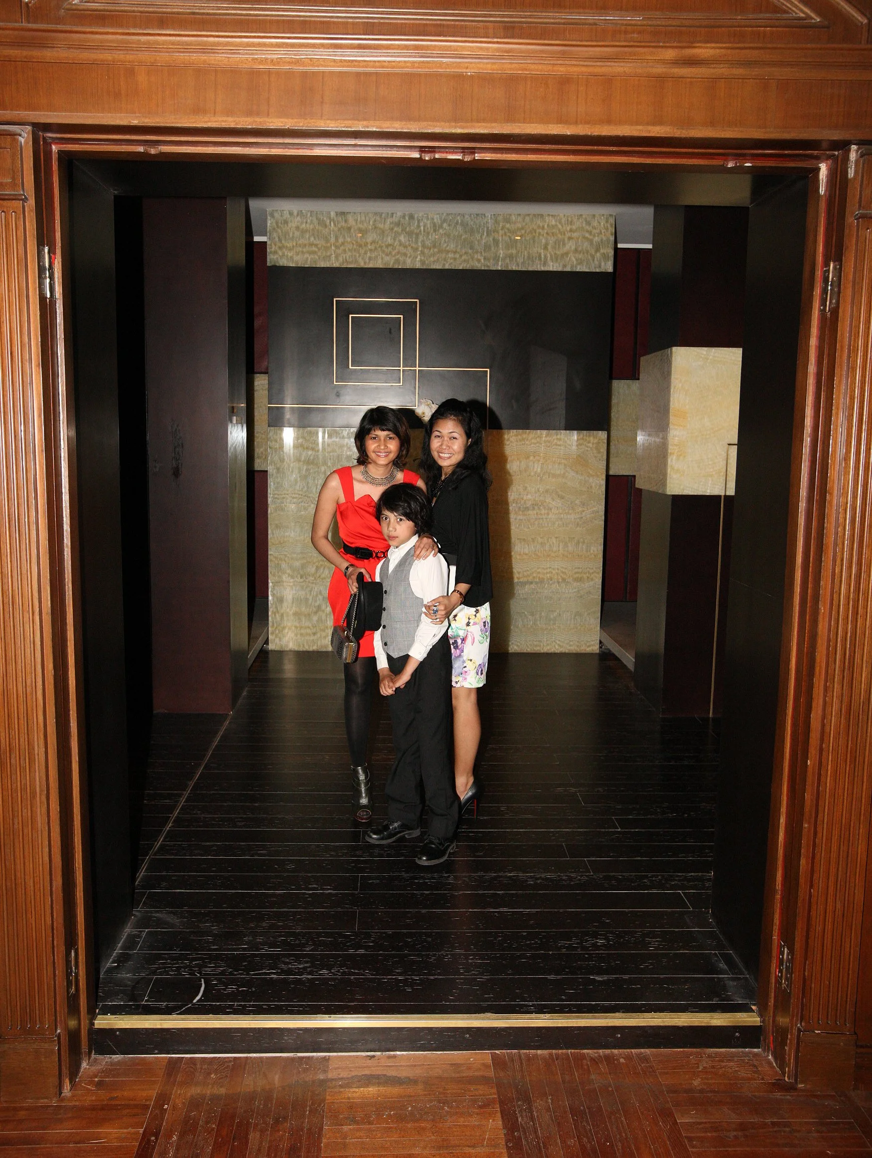 2011-4-29 NIGHT AT SHOOK AT 19 BUND SHANGHAI (282).JPG