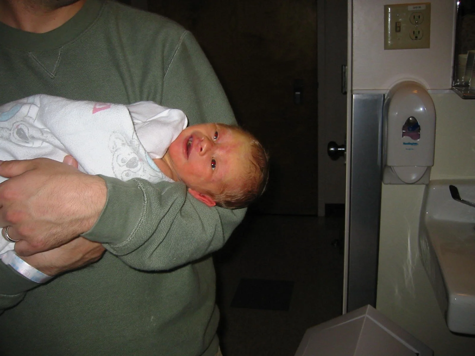 2003-3-19 ETHANS BIRTH (3).JPG