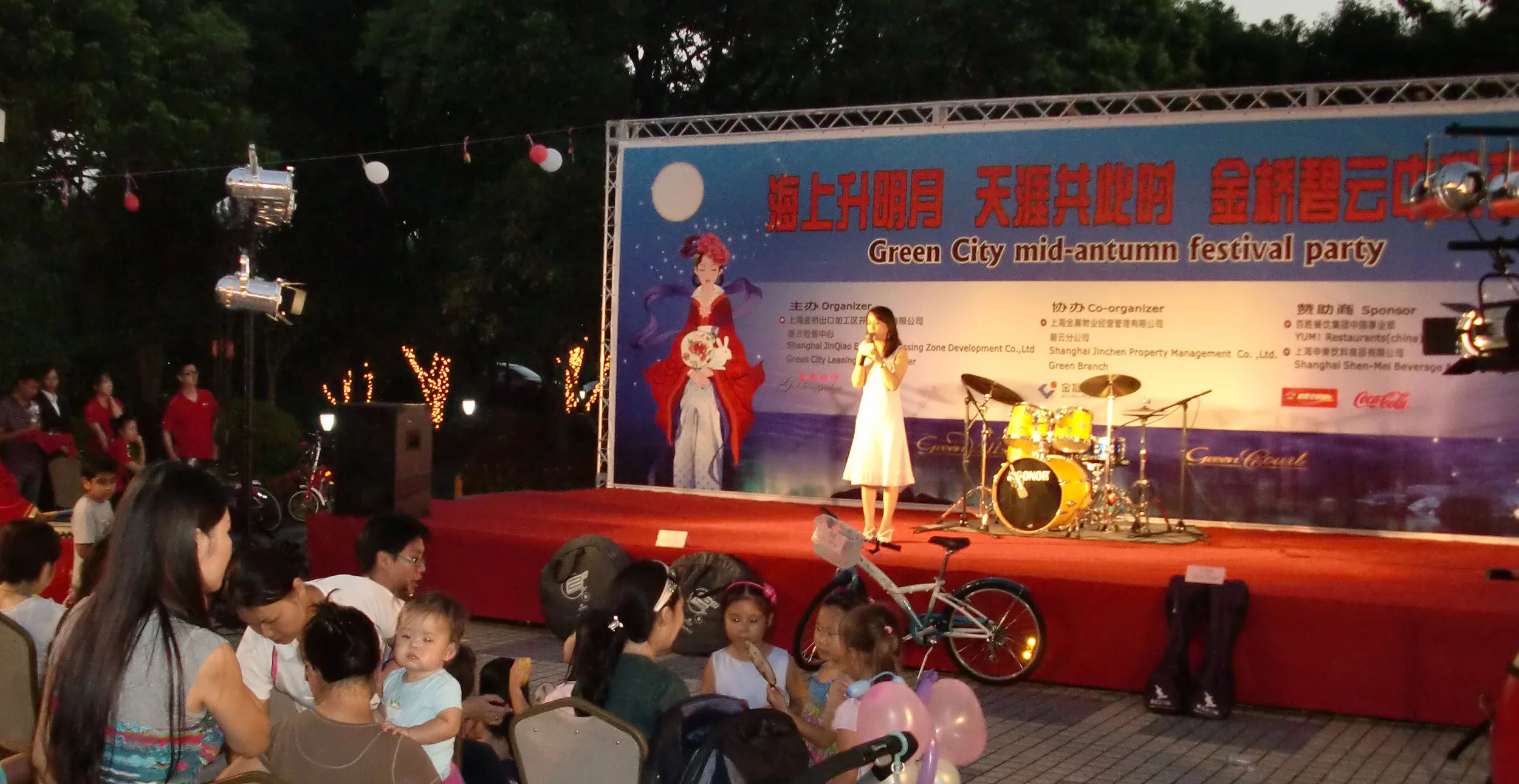 2010-9-17 MID AUTUMN FESTIVAL SHANGHAI (1).JPG