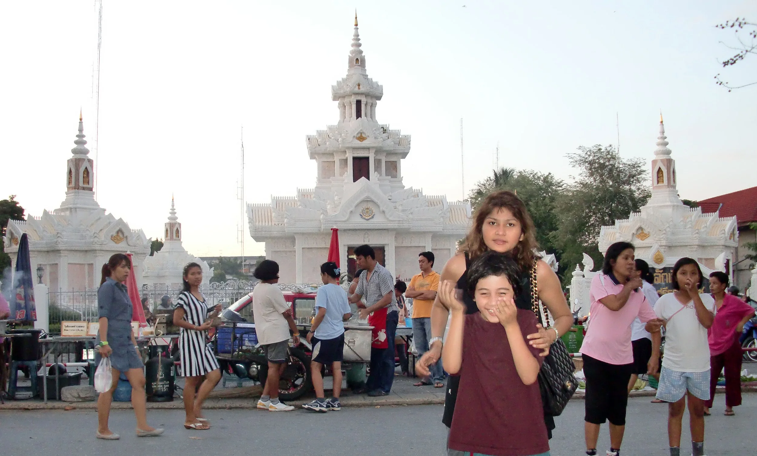 2010 Nakhonsithammarat Hanging in Khon (5).JPG