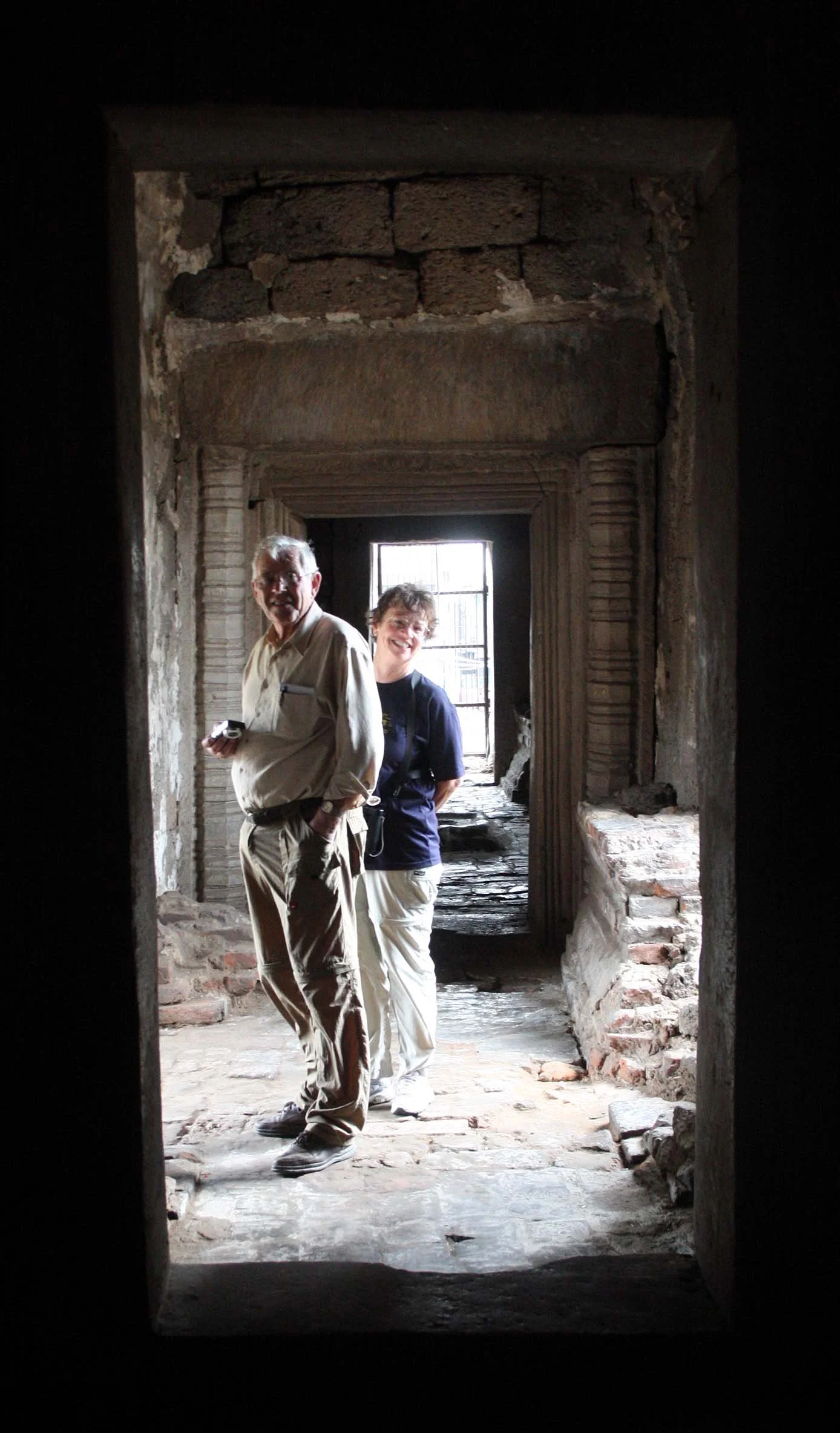 LOPBURI - WAT RAN SAM YOD - WITH LONG-TAILED MACAQUES - PRAPUTABAT - WAT PRAPUTABAT - CHRISTMAS IN THAILAND TRIP 2008 (65).JPG