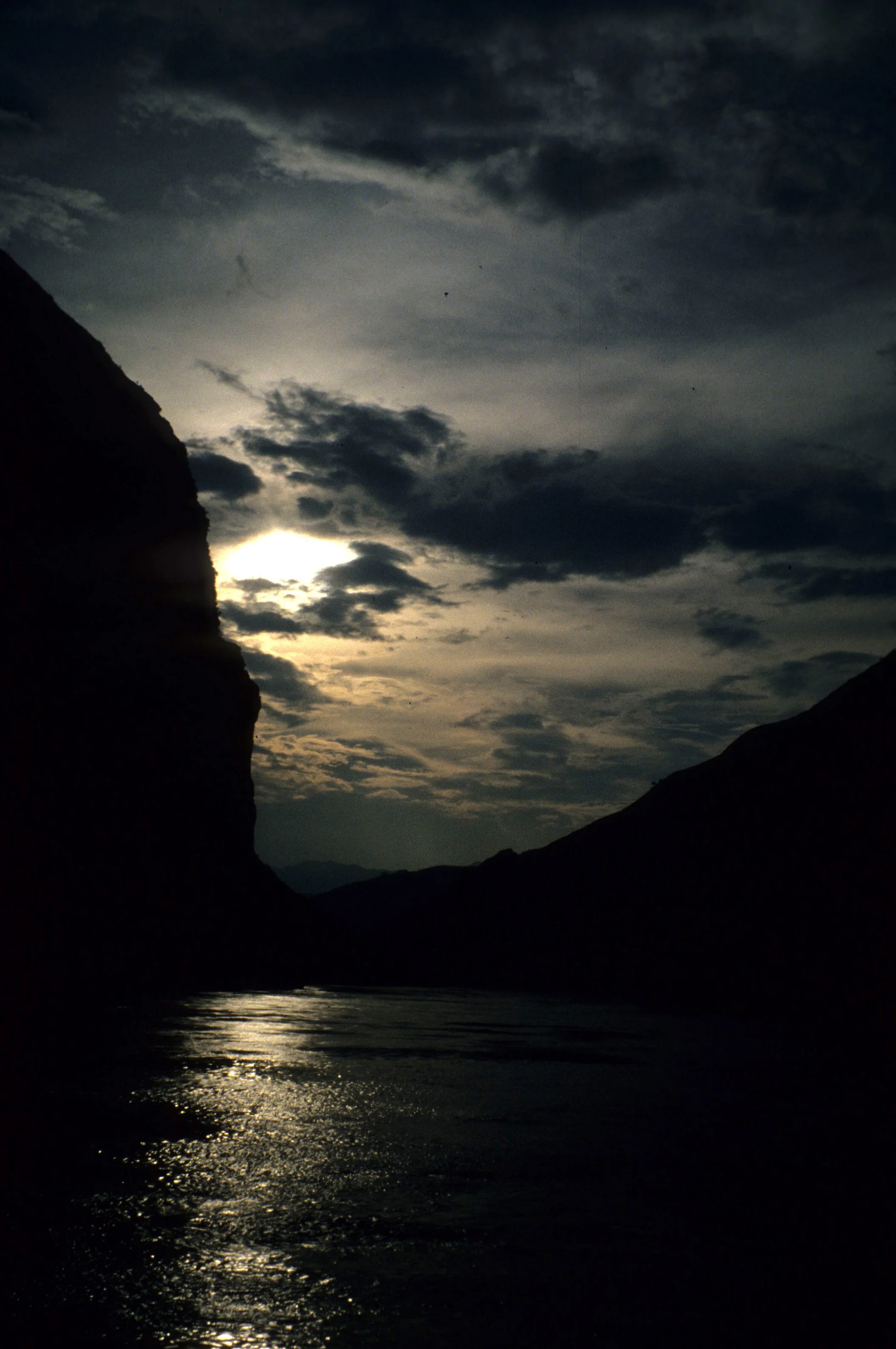 YANGTZE - THREE GORGES CRUISE SCENERY (29).jpg