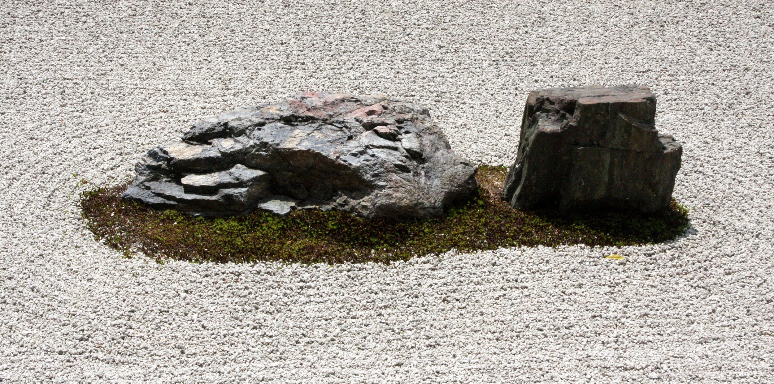 KYOTO - MAY 2009 - RYOANJI ROCK GARDEN (12).JPG