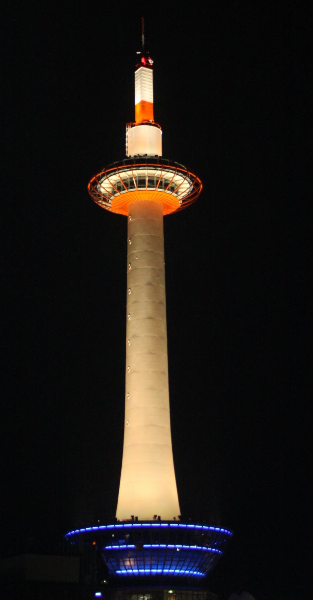 KYOTO - MAY 2009 - KYOTO TOWER (6).JPG