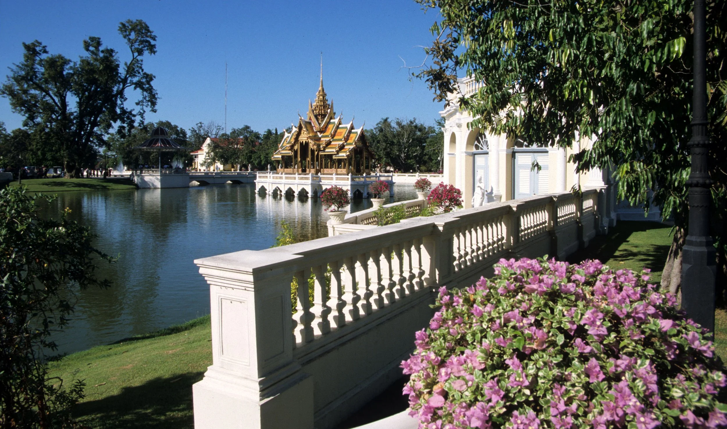 BAN PA IN PALACE E.jpg