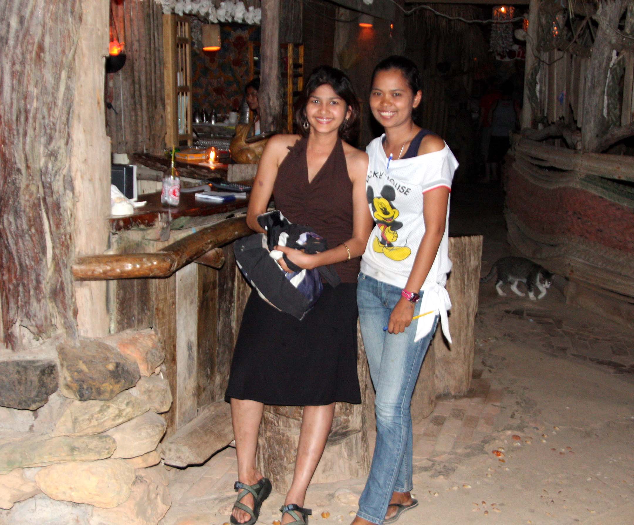 KO LANTA - PARTY AT OTTO'S - 2009.JPG
