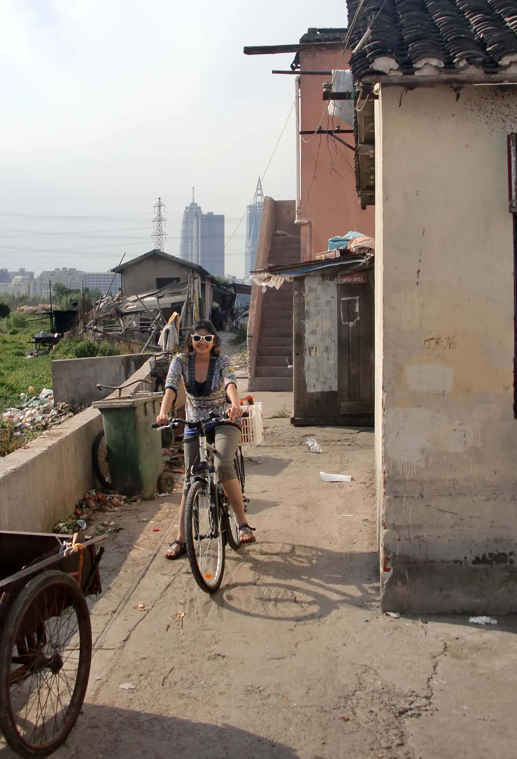 2011-5-28 BIKE RIDE IN JINQIAO (11).JPG