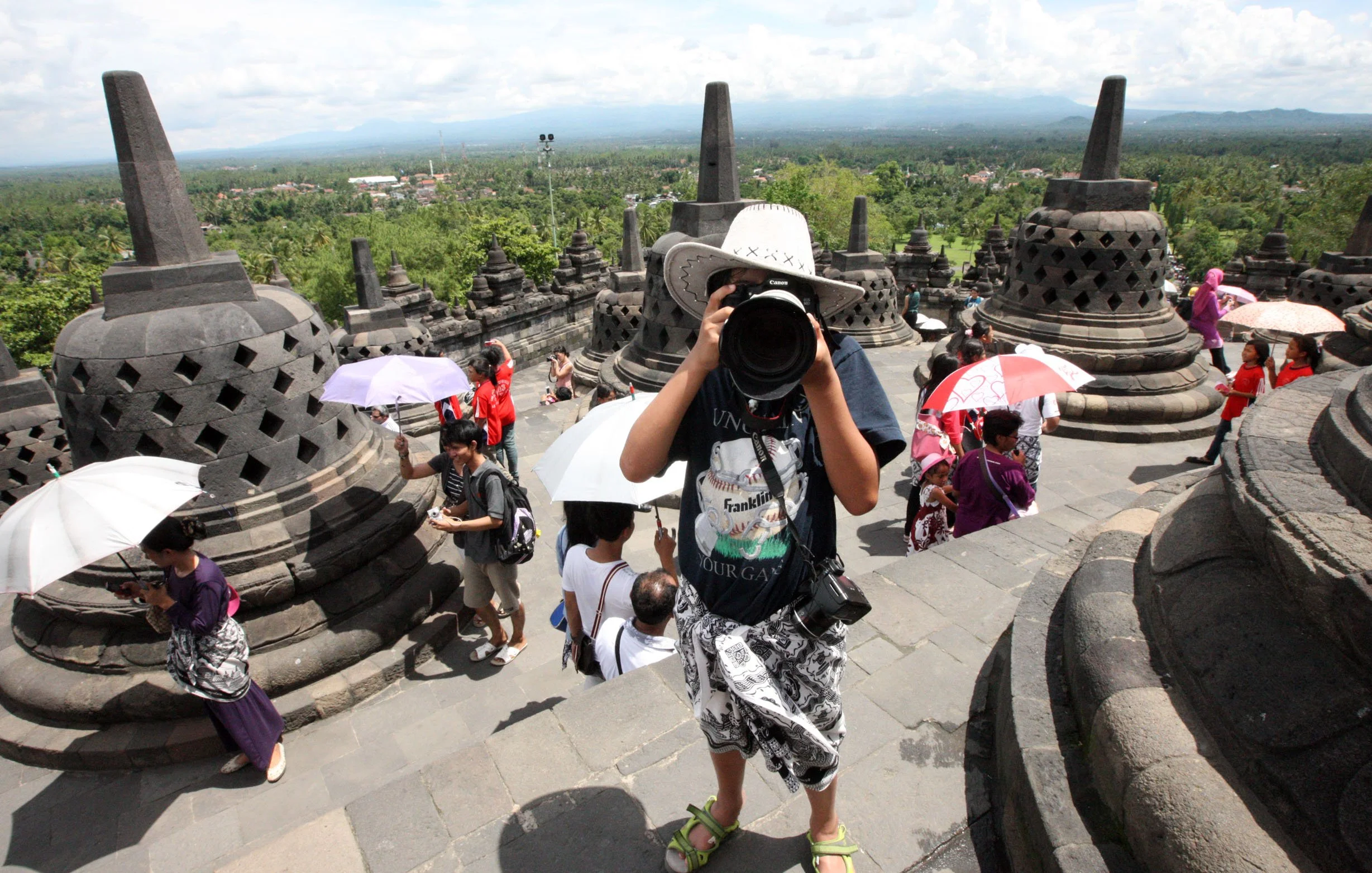 BOROBUDUR RUINS - YOGYAKARTA INDONESIA (102).JPG
