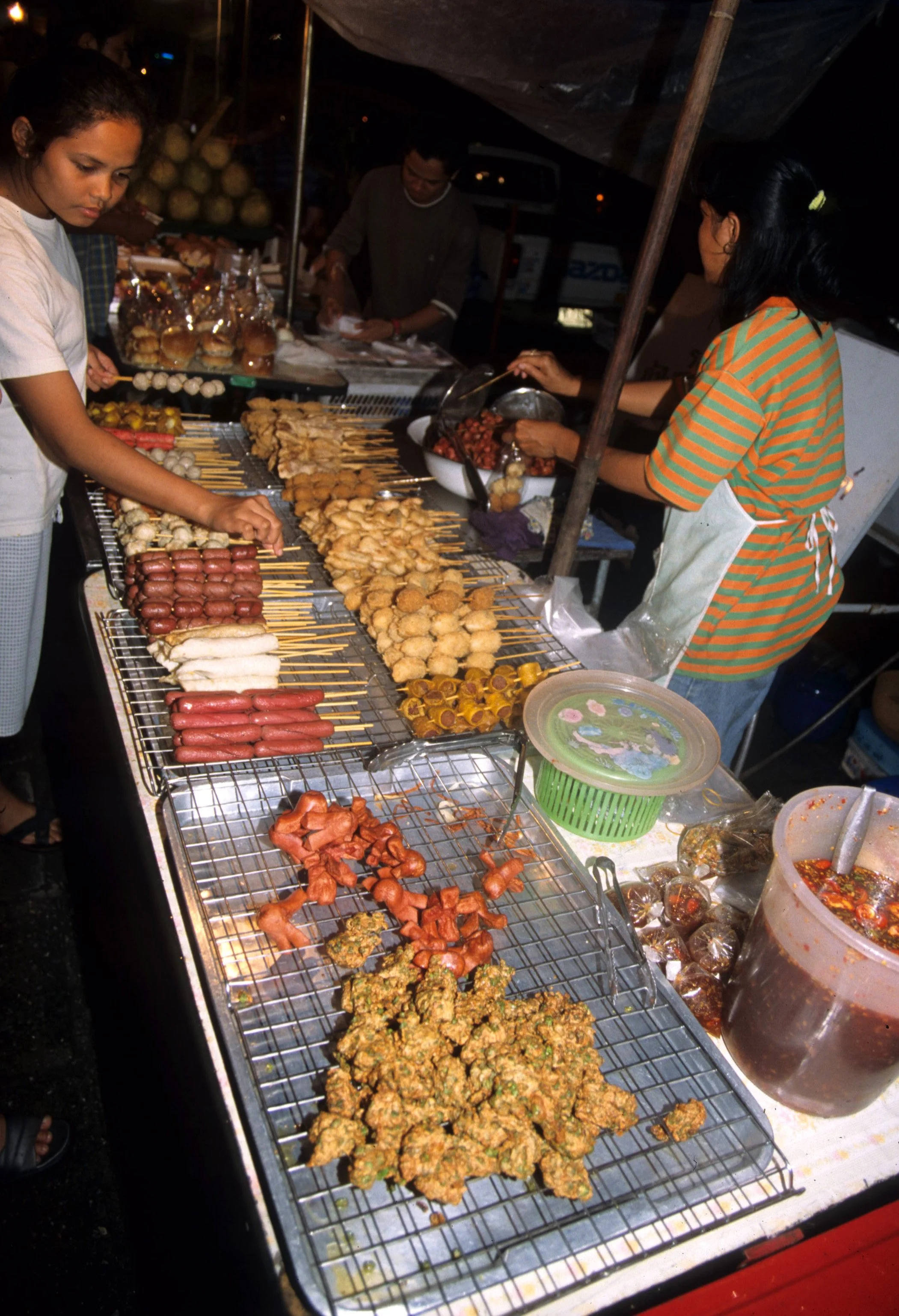 2004 Nakhonsithammarat Markets, Monks and Baby Cokie (59).jpg