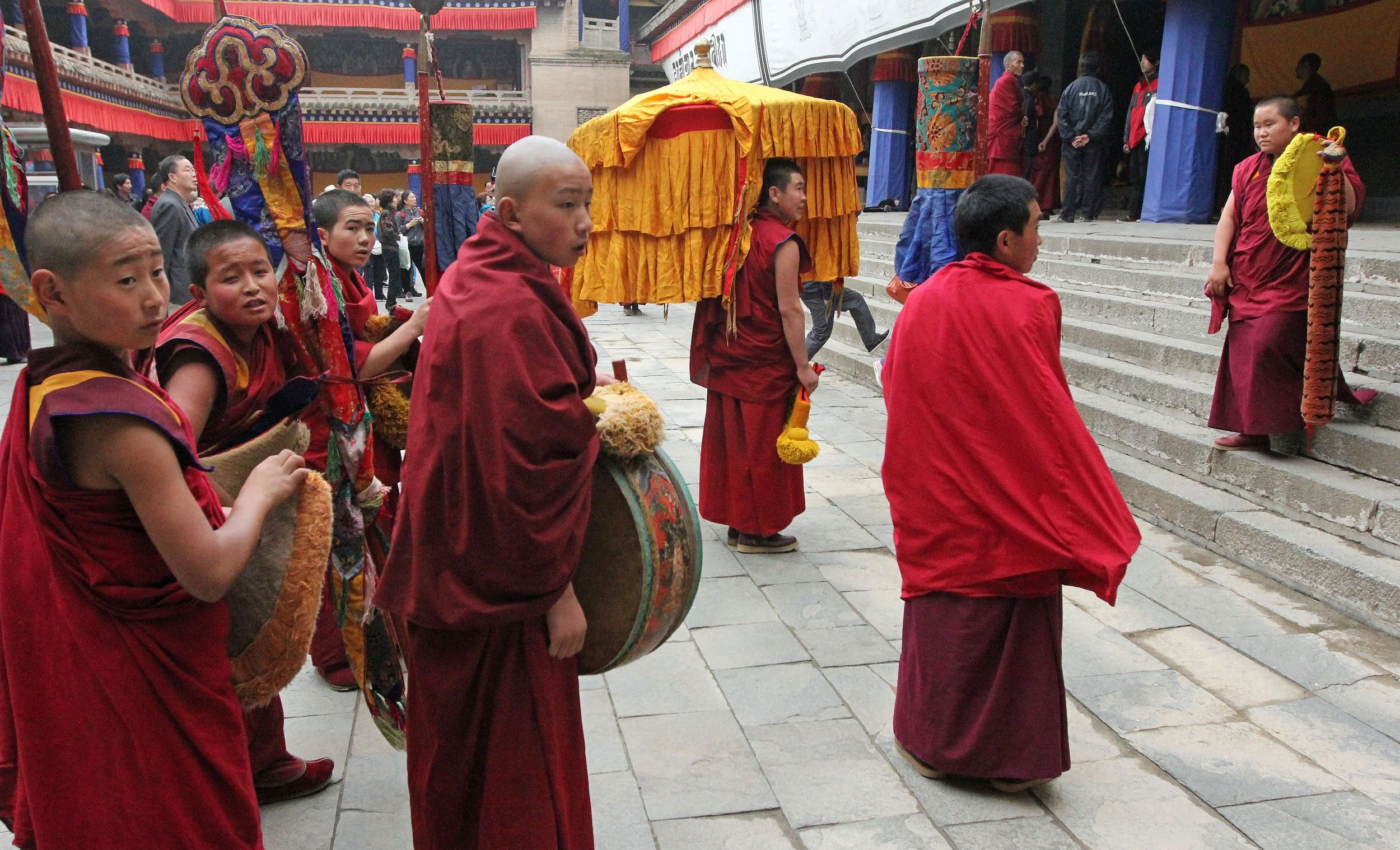KUMBUM MONASTERY - QINGHAI - SUNNING BUDDHA FESTIVAL 2013 (44).JPG