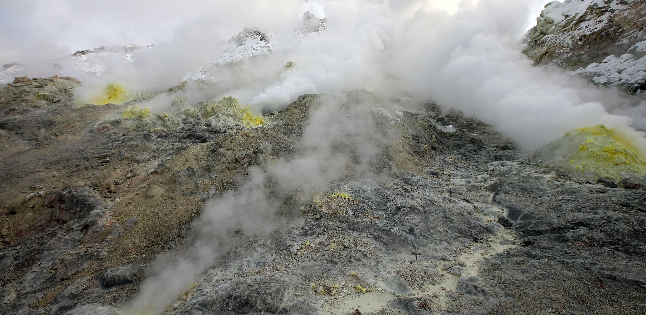 KUSSHARO LAKE, HOKKAIDO JAPAN - MT IWO FUMAROLES (20).JPG