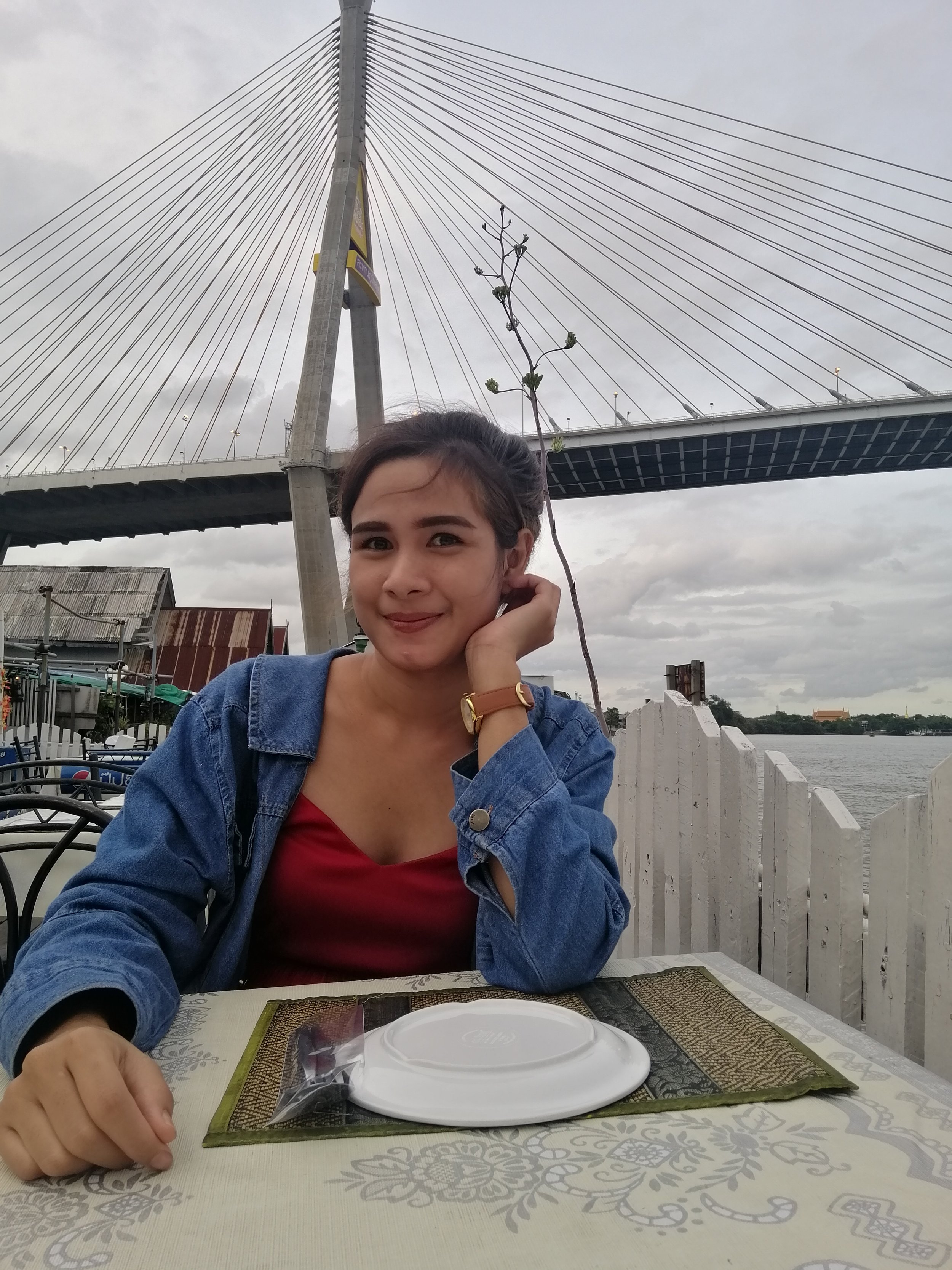 2018 Pics with Gift in Thailand (521).jpg