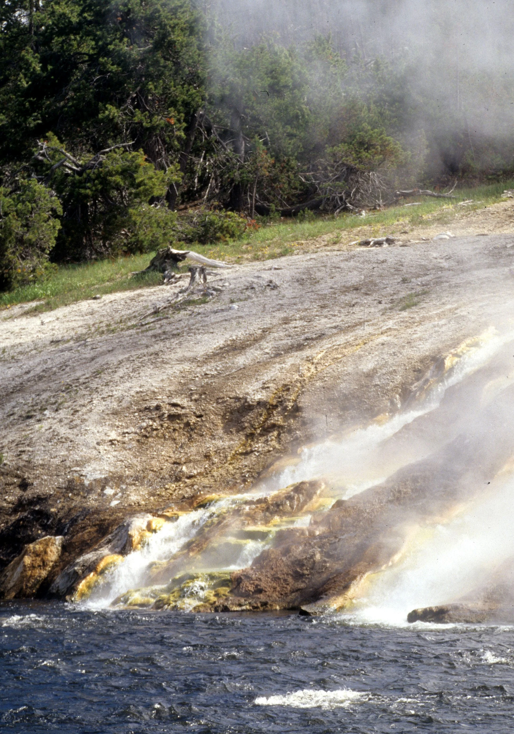 YELLOWSTONE - GRAND PRISMATIC WALK. A.jpg