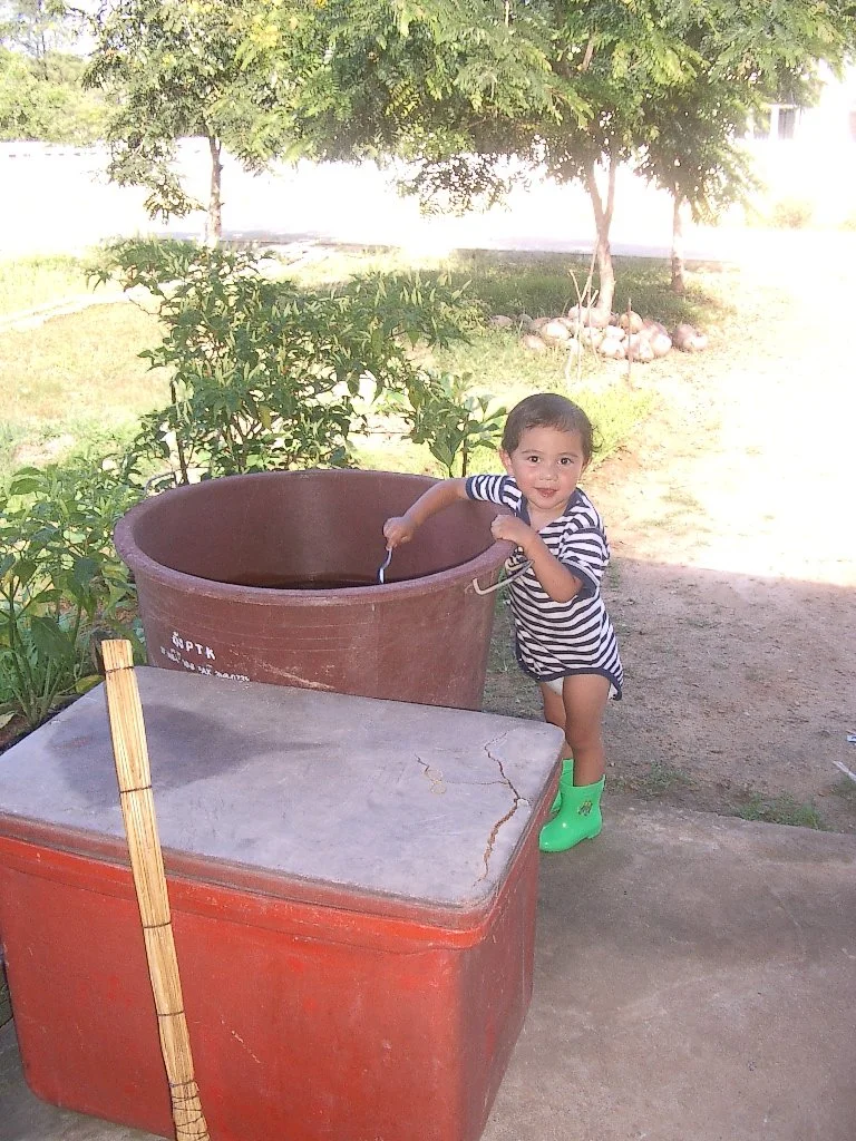 KOH LANTA - SEARCH FOR PROPERTY - 2004.JPG