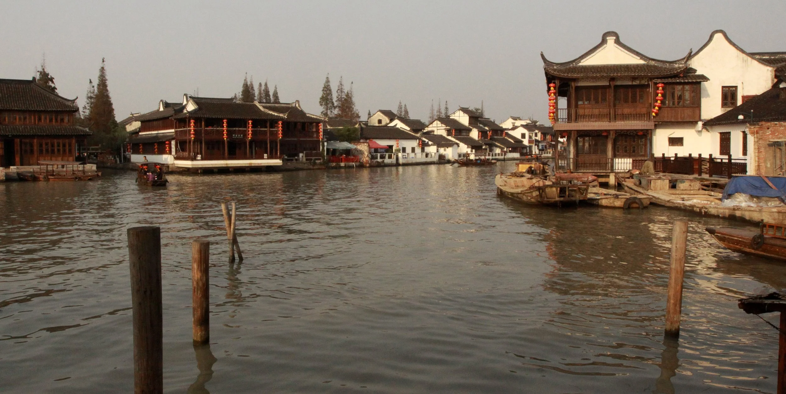 ZHUJIAJIAO WATER TOWN - NOVEMBER 20 2011 (75).JPG