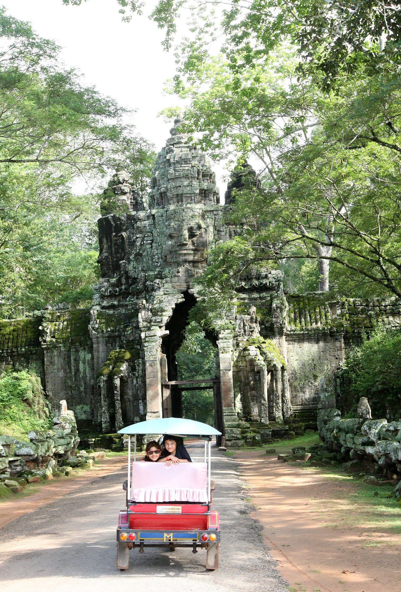 BAYON TEMPLE - CAMBODIA - JULY 2010 (4).JPG