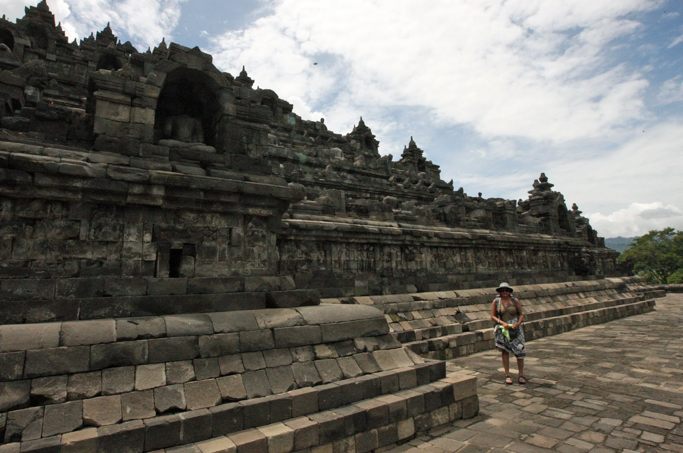 BOROBUDUR RUINS - YOGYAKARTA INDONESIA (119).JPG