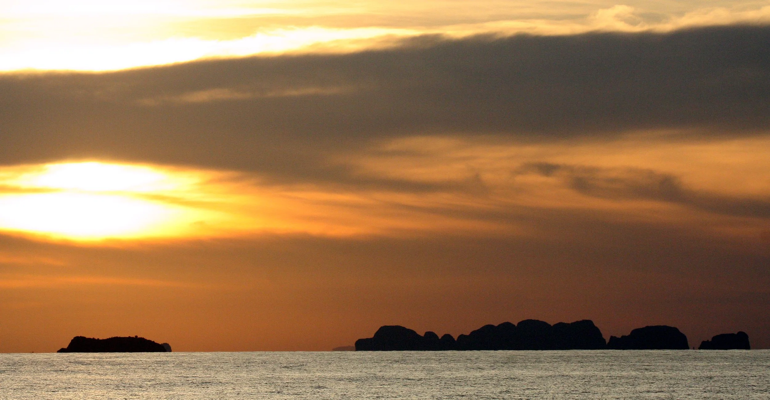 KOH LANTA - 2008 -  SUNSET AT OTTO'S (21).JPG