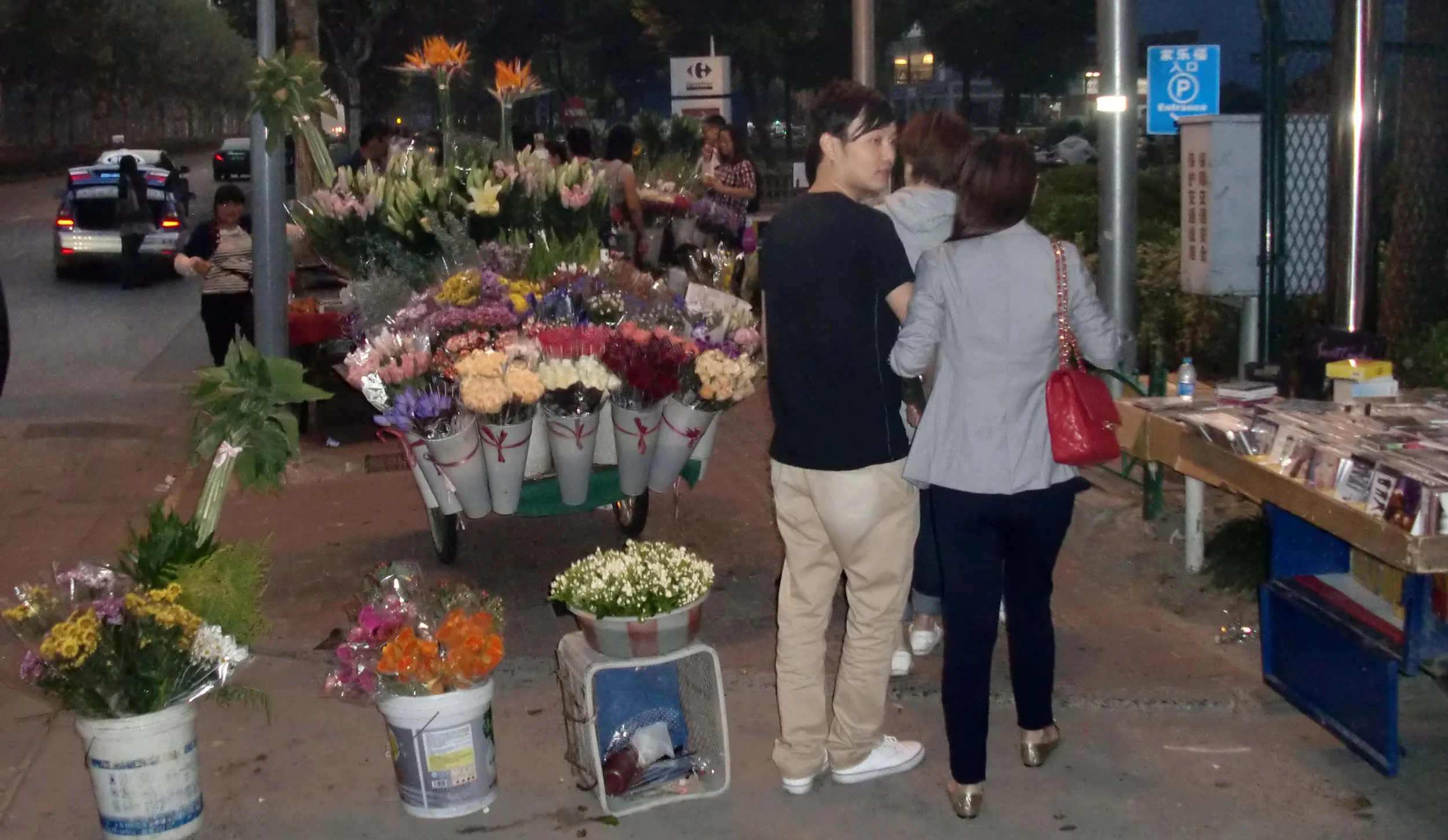 NIGHT OUT IN JINQIAO PUDONG - HARD DAYS NIGHT PUB - OCTOBER NATIONAL HOLIDAYS 2011 (13).JPG