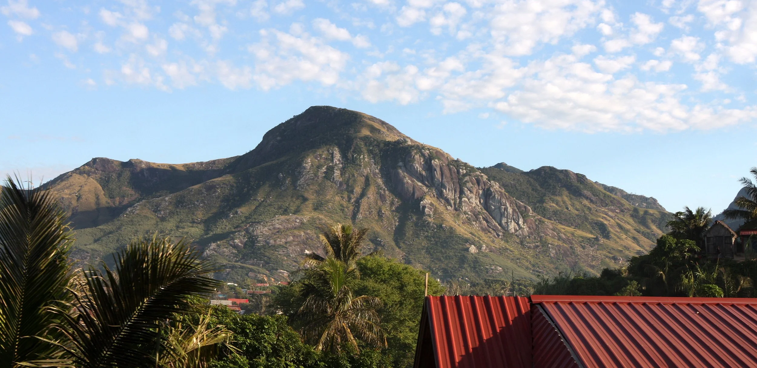 FORT DAUPHIN MADAGASCAR - SCENES (13).JPG