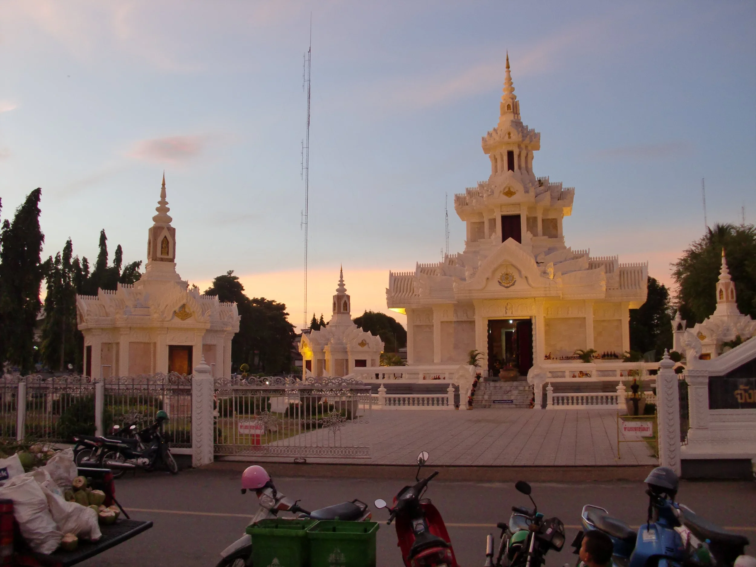 2010 Nakhonsithammarat Hanging in Khon (7).JPG