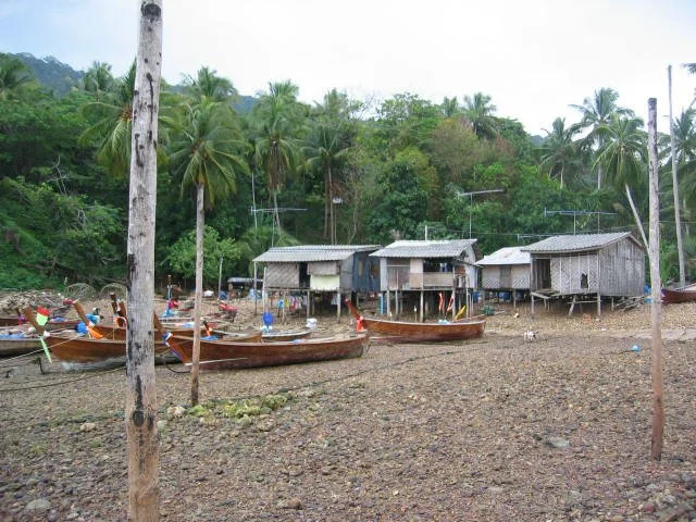 KOH LANTA - SEA GYPSY VILLAGE - 2005 (8).jpg