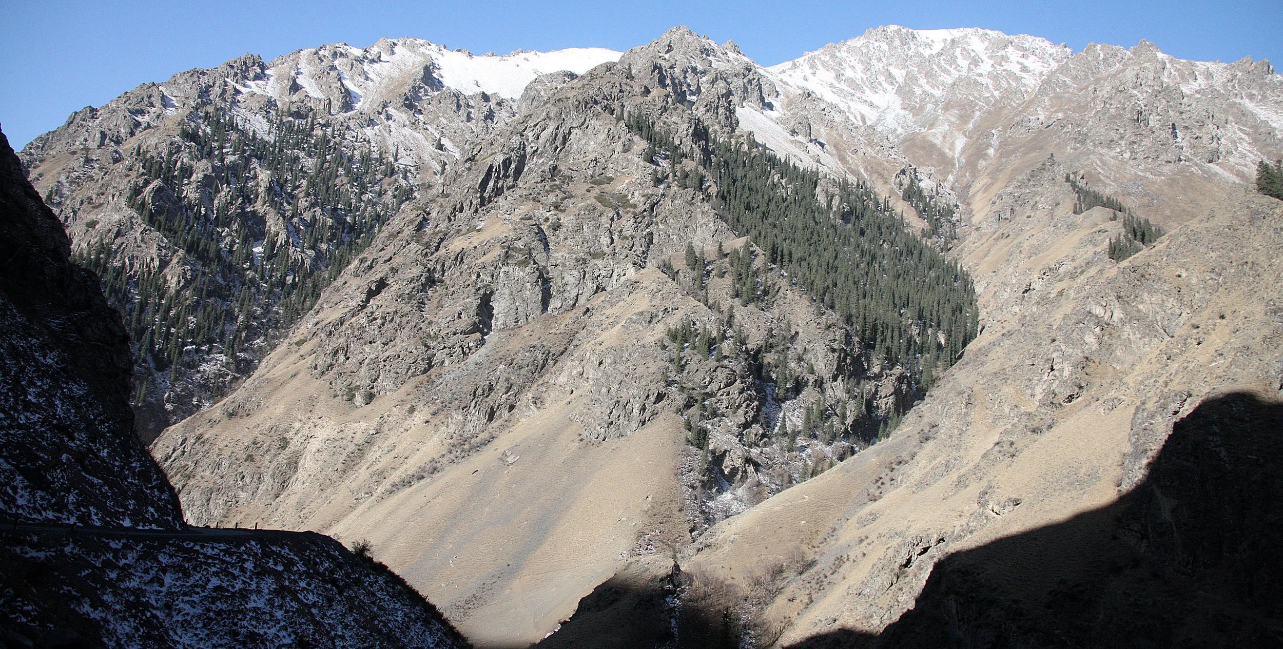 TIANSHAN MOUNTAINS - XINJIANG CHINA - ROUTE 216 (79).JPG