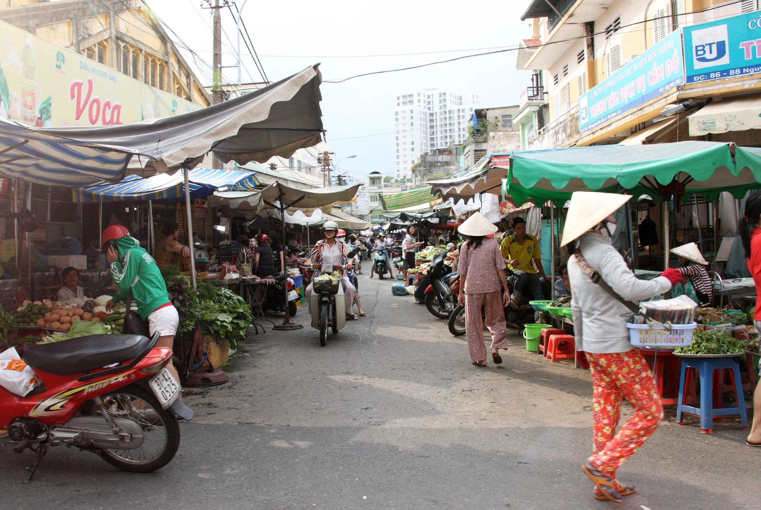 SAIGON VIET NAM - AND OUTSKIRTS OF TOWN (41).JPG