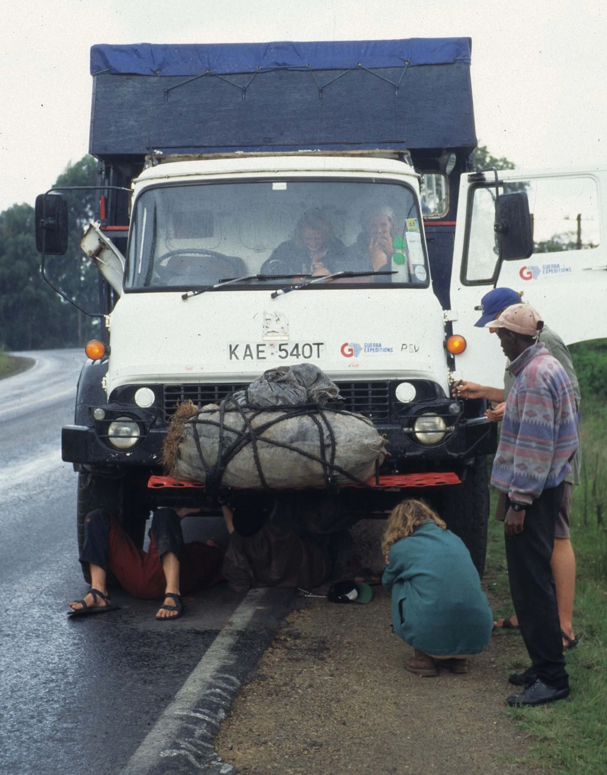 RWANDA - GORILLA TRACKING - VEHICHLE REPAIR A.jpg