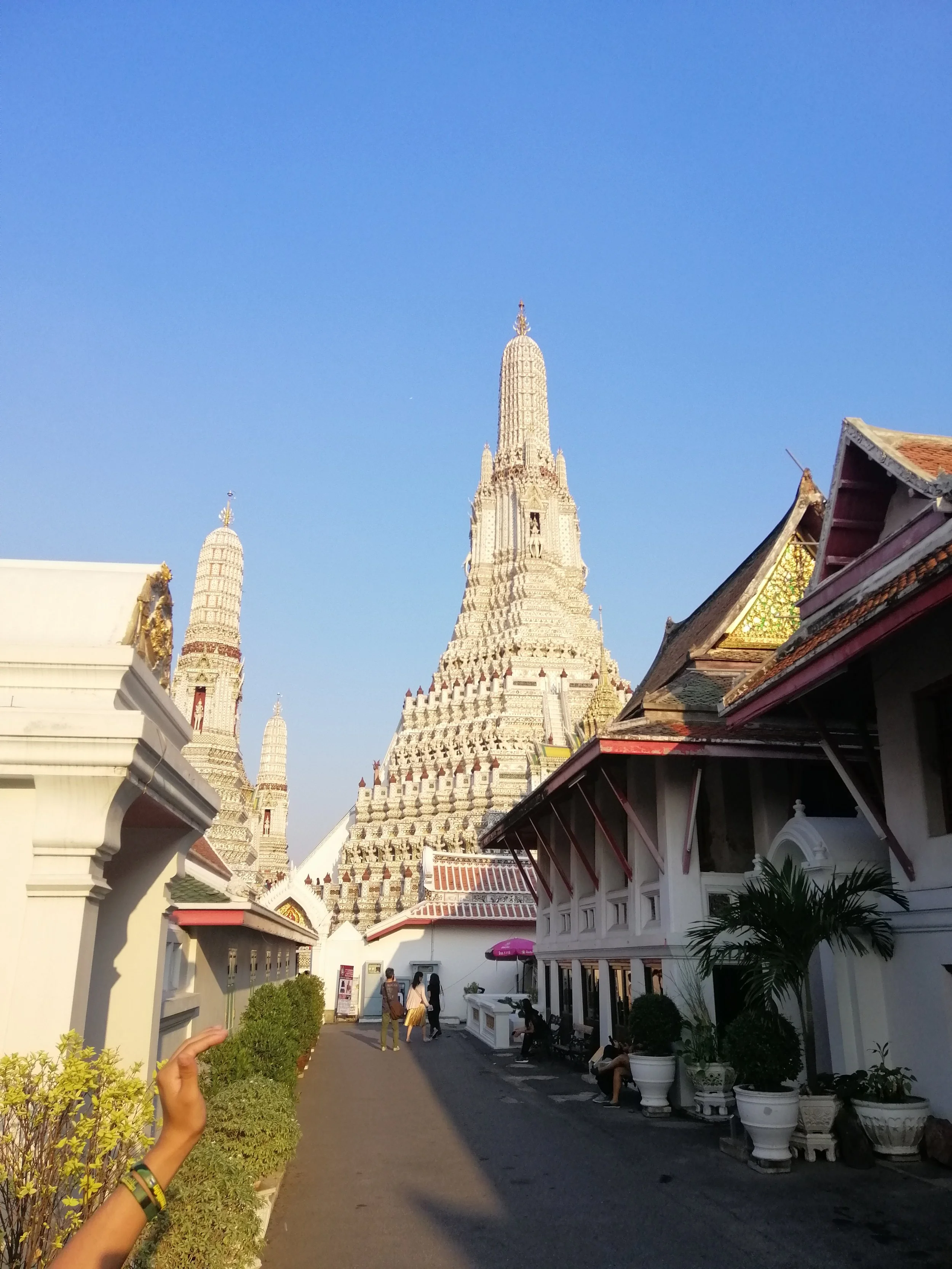 2018 Pics with Gift in Thailand (190).jpg