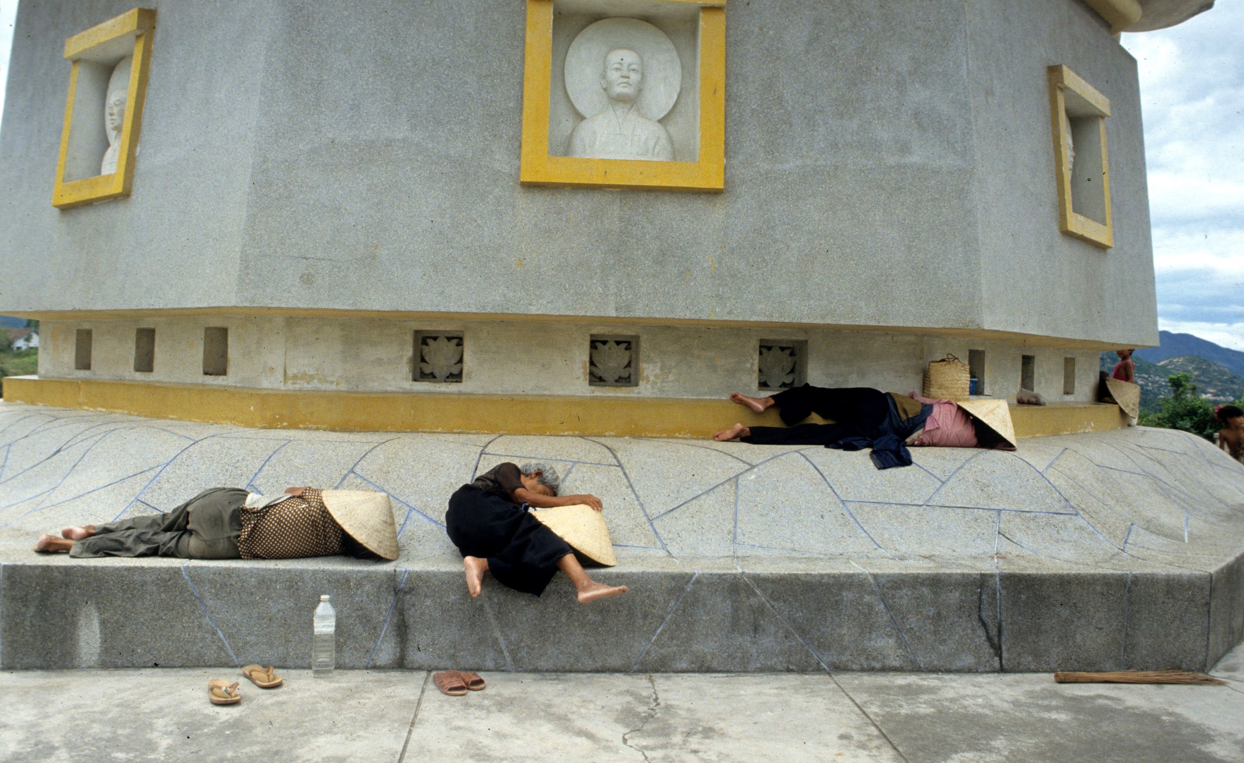 NHA TRANG - BUDDHIST TEMPLE ON HILL (2).jpg