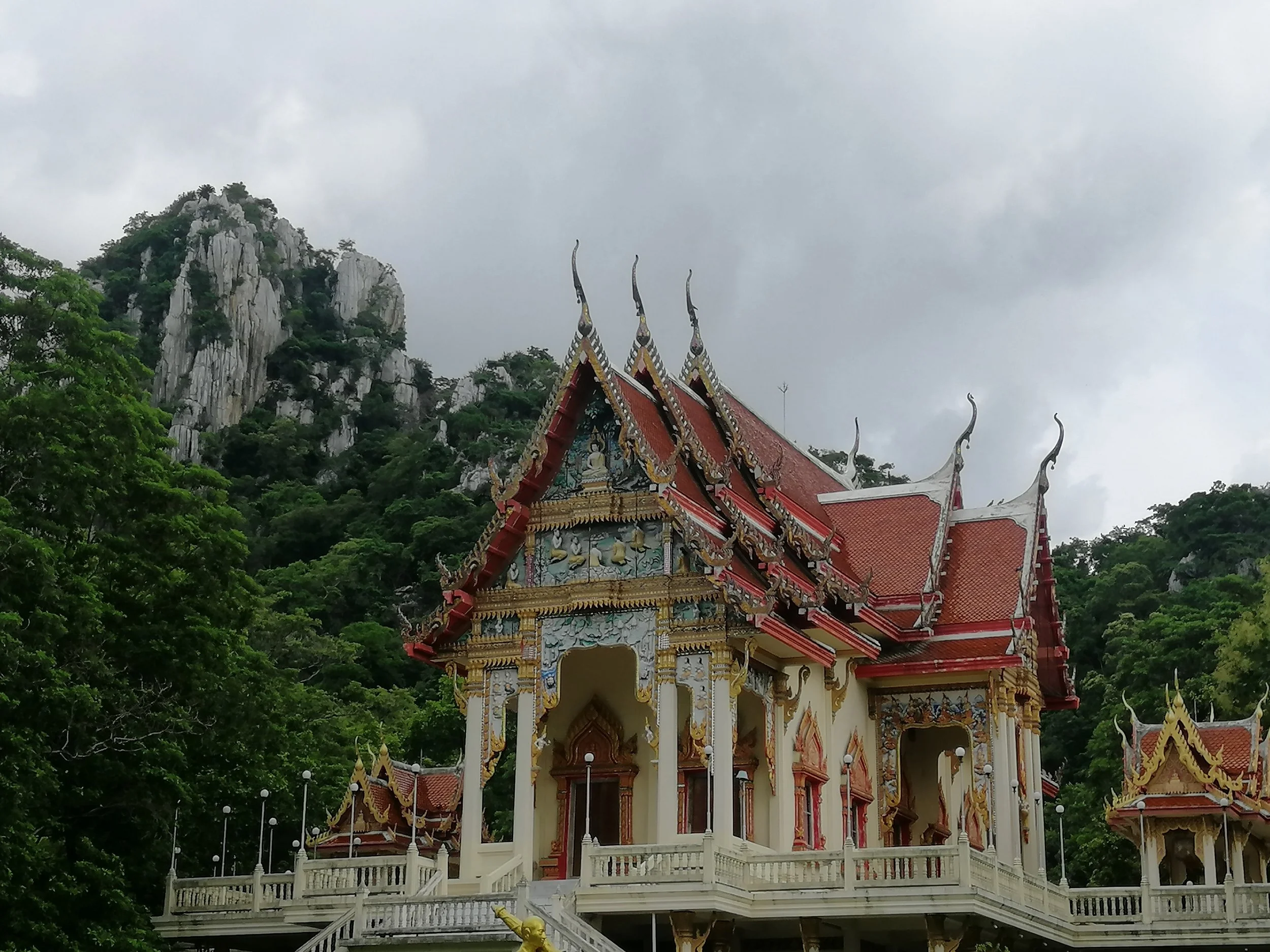 2021 Khao Sam Roi Yod Wat Khao Daeng Temple (3).jpg