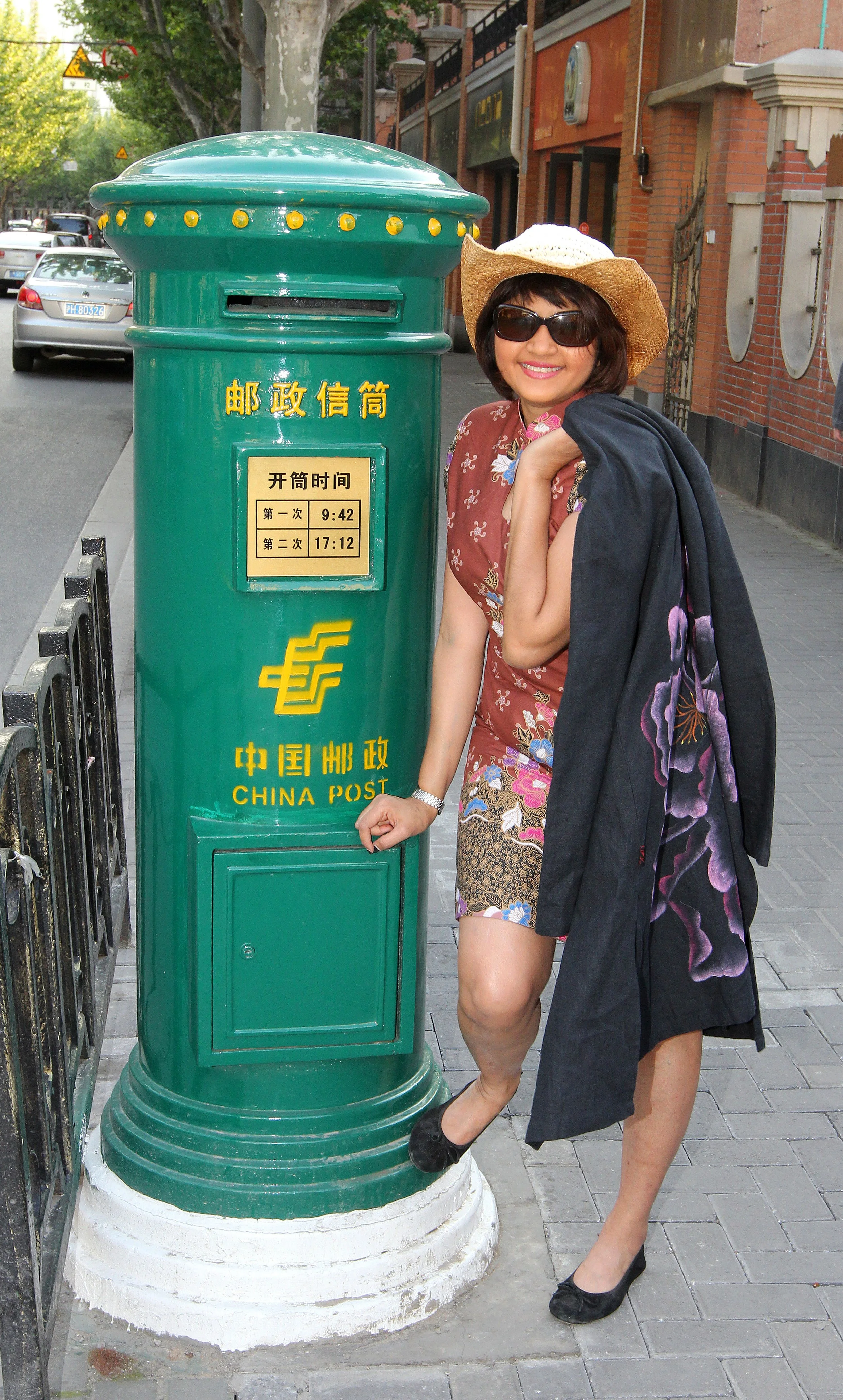 LILONG ALLEYS OFF WEST NANJING ROAD NEAR US CONSULATE - SHANGHAI (56).JPG