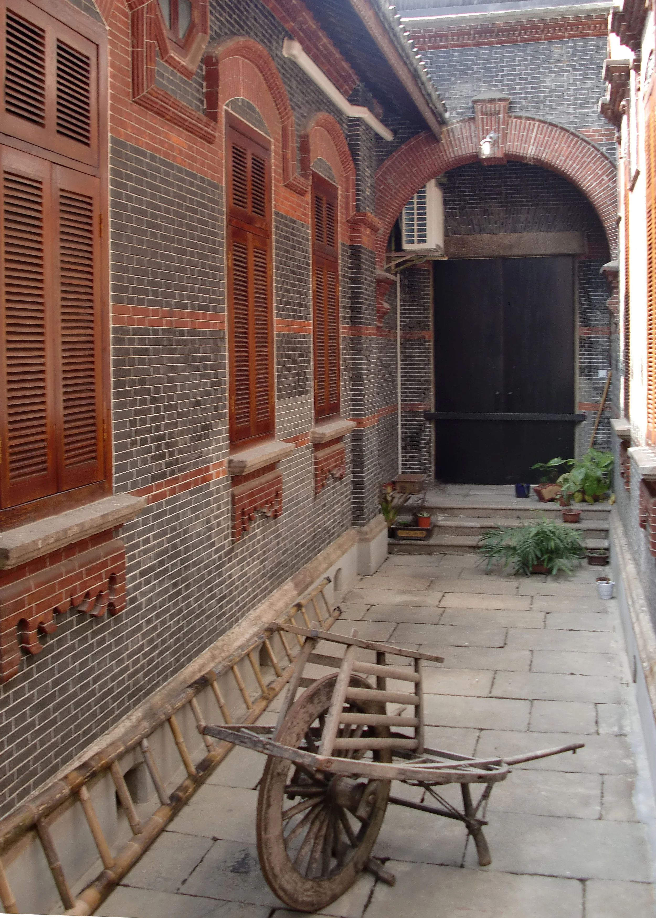 2010-9-18 BIKE RIDE TO PUDONG (6).JPG